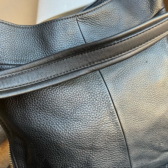 Tory Burch Expandable Black Leather Shoulder Bag! Excellent Condition! - Picture 3 of 13